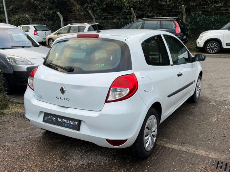 RENAULT CLIO 1.2 16V 75CH ZEN 3P 2013