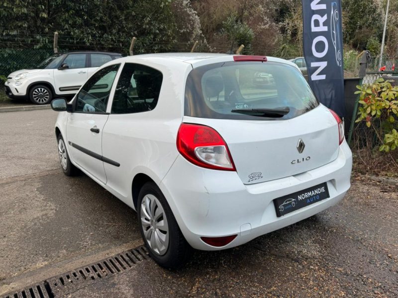 RENAULT CLIO 1.2 16V 75CH ZEN 3P 2013