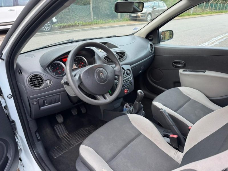 RENAULT CLIO 1.2 16V 75CH ZEN 3P 2013