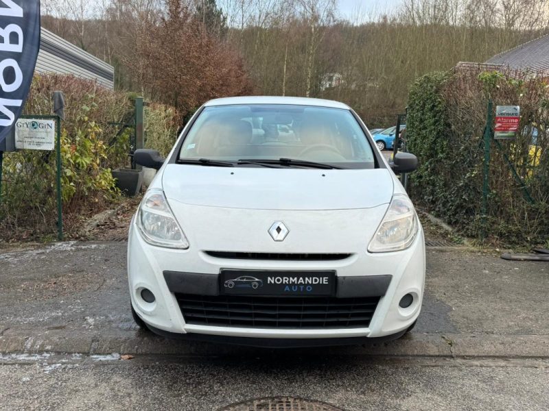 RENAULT CLIO 1.2 16V 75CH ZEN 3P 2013