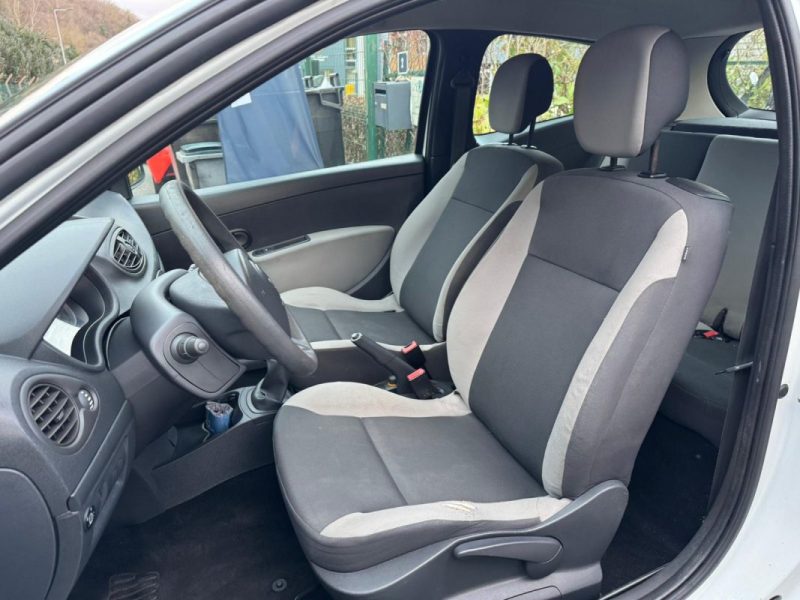 RENAULT CLIO 1.2 16V 75CH ZEN 3P 2013