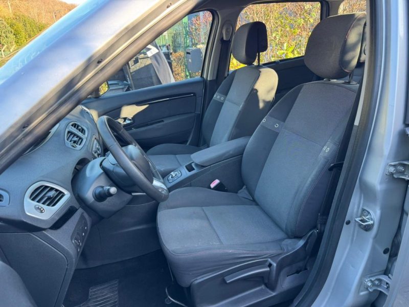 RENAULT GRAND SCENIC 3 1.5 DCI - 8V TURBO 2012