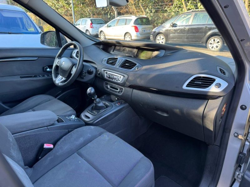 RENAULT GRAND SCENIC 3 1.5 DCI - 8V TURBO 2012