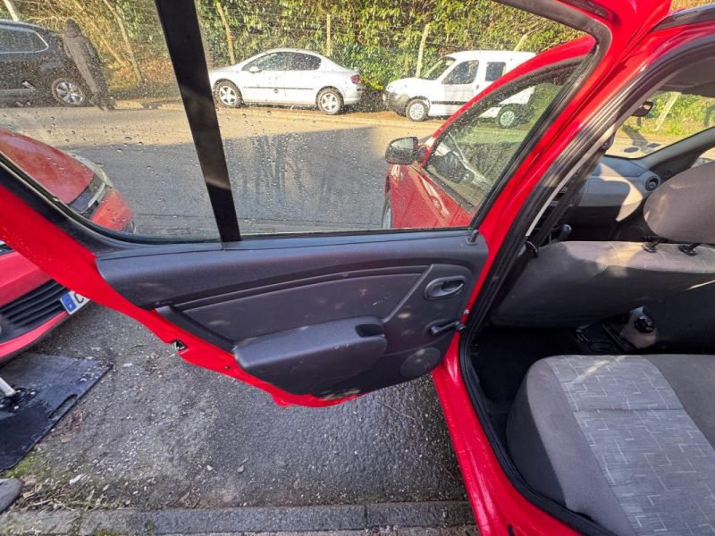 DACIA SANDERO 1.2I - 16V 2012