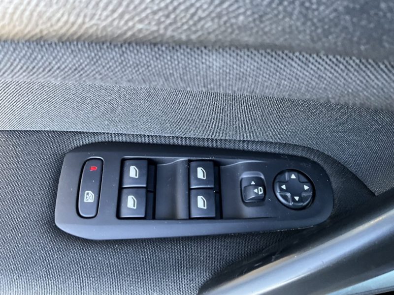 PEUGEOT 308 II 1.5 BLUE-HDI 100 CV BUSINESS 