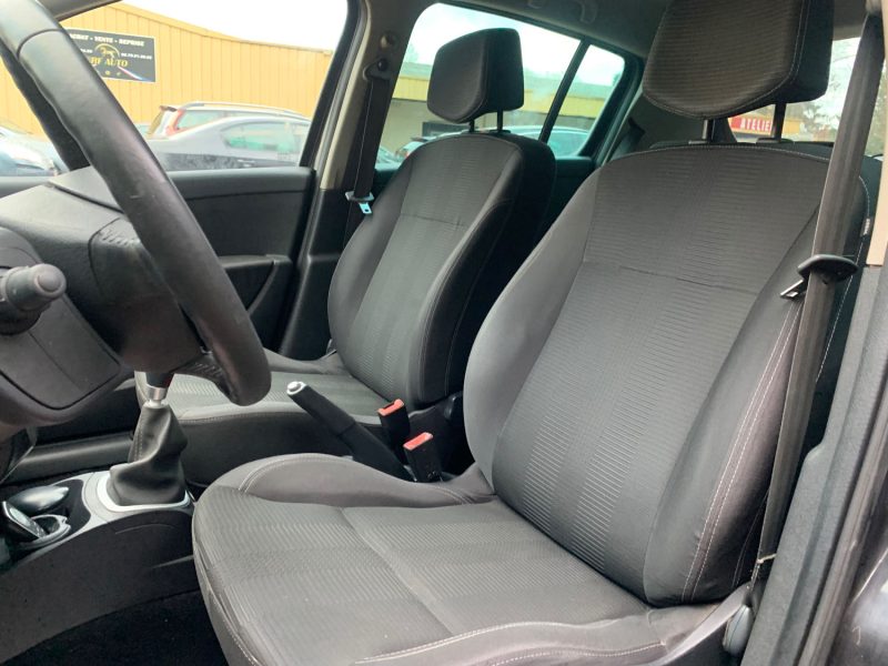 RENAULT CLIO III EXPRESSION TCE 100 2010