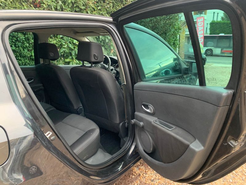 RENAULT CLIO III EXPRESSION TCE 100 2010