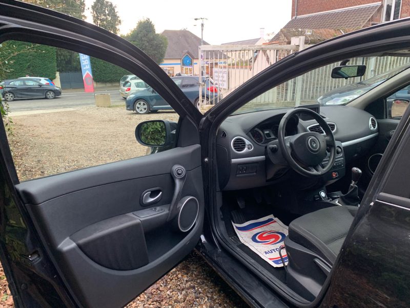 RENAULT CLIO III EXPRESSION TCE 100 2010