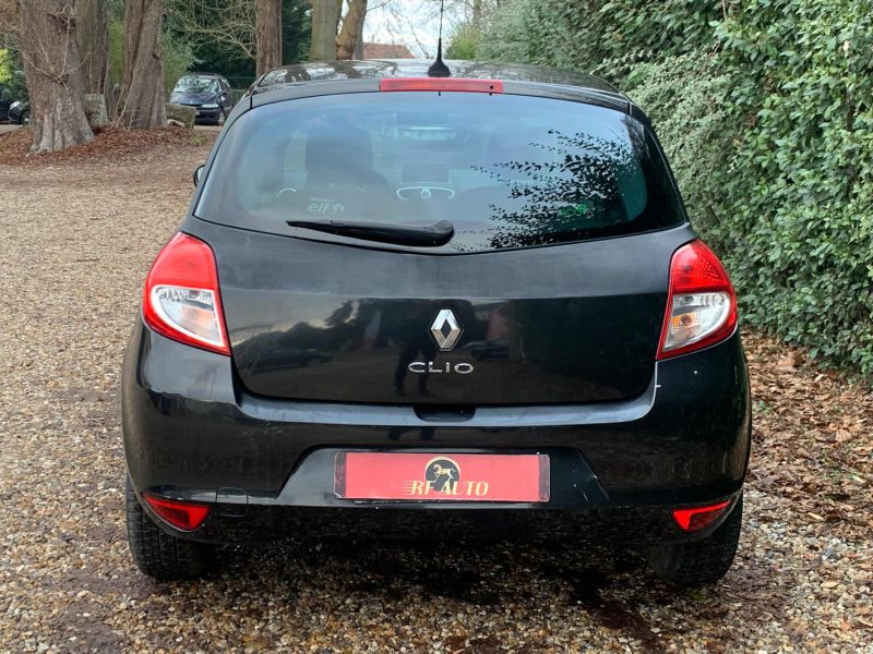 RENAULT CLIO III EXPRESSION TCE 100 2010