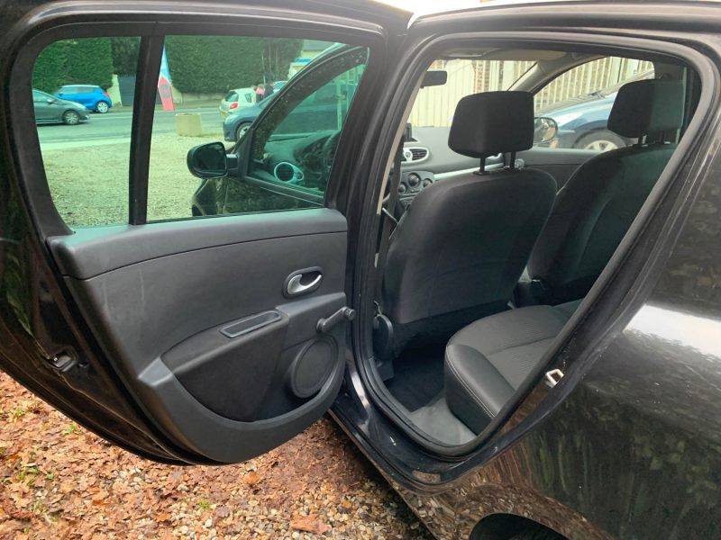 RENAULT CLIO III EXPRESSION TCE 100 2010