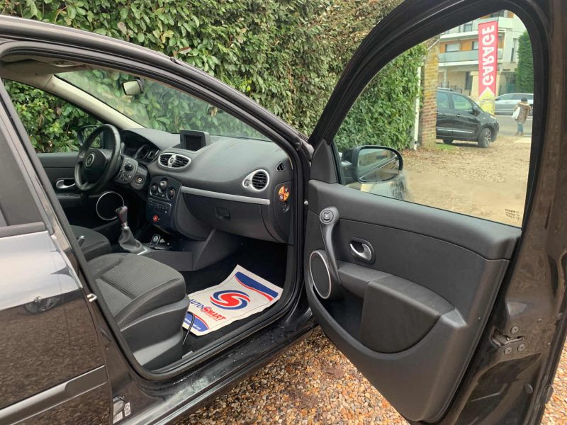 RENAULT CLIO III EXPRESSION TCE 100 2010