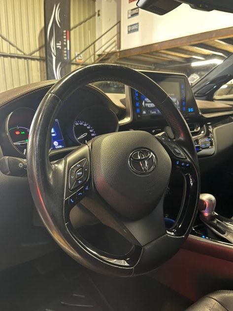 MAGNIFIQUE TOYOTA CHR 122 CH DISTINCTIVE Hybrid (SIÉGES CHAUFFANTS, SONO JBL)