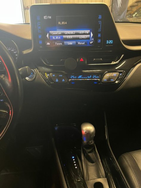 MAGNIFIQUE TOYOTA CHR 122 CH DISTINCTIVE Hybrid (SIÉGES CHAUFFANTS, SONO JBL)