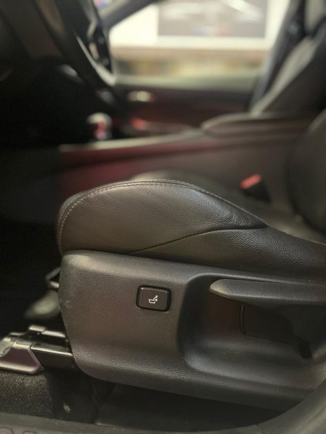 MAGNIFIQUE TOYOTA CHR 122 CH DISTINCTIVE Hybrid (SIÉGES CHAUFFANTS, SONO JBL)