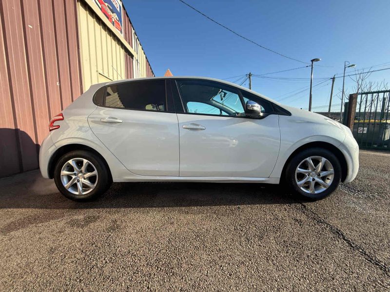 PEUGEOT 208 STYLE 1.2 VTI 82CV 5 PORTES 2015