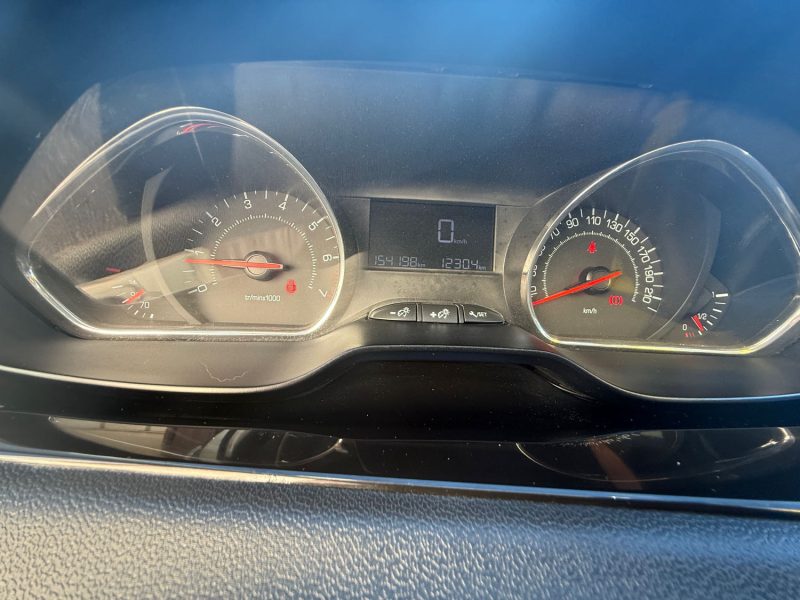 PEUGEOT 208 STYLE 1.2 VTI 82CV 5 PORTES 2015