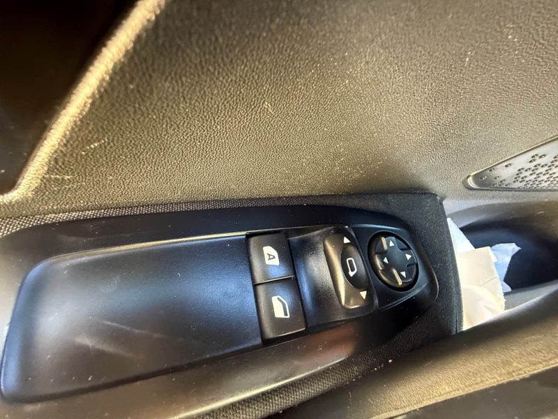 PEUGEOT 208 STYLE 1.2 VTI 82CV 5 PORTES 2015