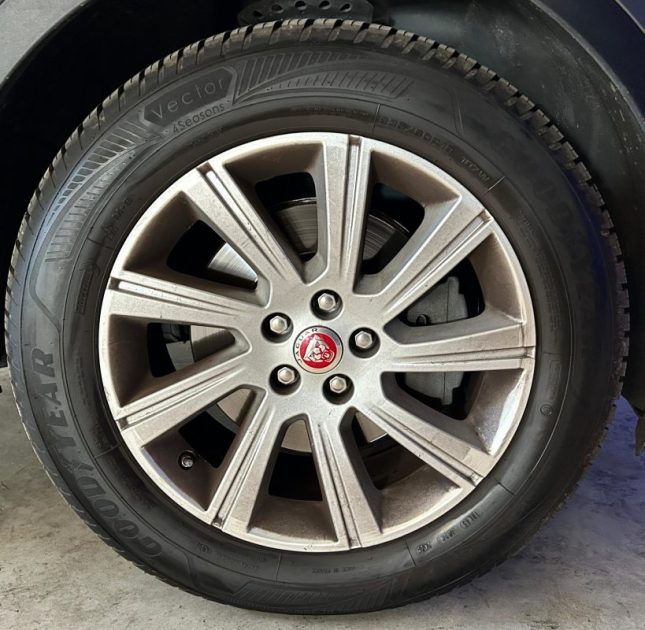 JAGUAR E-PACE D180 AWD 2018 / CAMERA DE RECUL / TOIT PANORAMIQUE / SIEGES ELECTRIQUE