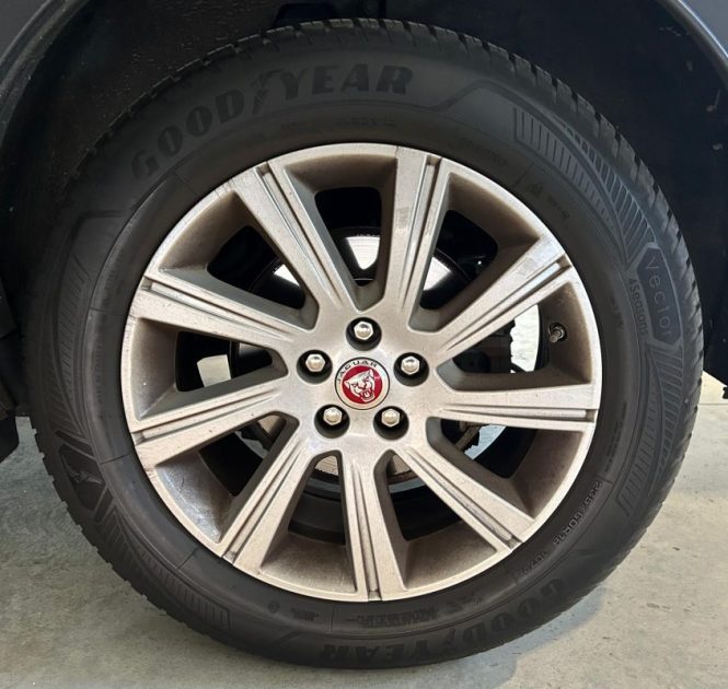 JAGUAR E-PACE D180 AWD 2018 / CAMERA DE RECUL / TOIT PANORAMIQUE / SIEGES ELECTRIQUE