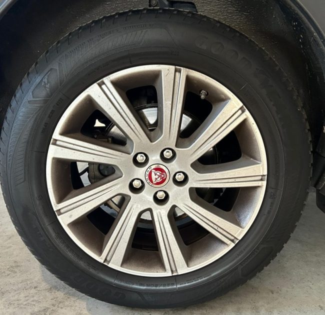 JAGUAR E-PACE D180 AWD 2018 / CAMERA DE RECUL / TOIT PANORAMIQUE / SIEGES ELECTRIQUE