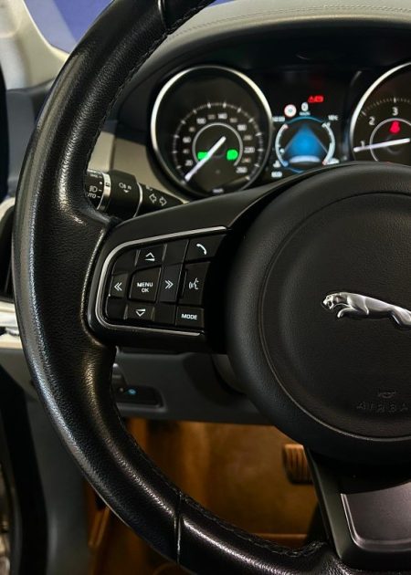 JAGUAR E-PACE D180 AWD 2018 / CAMERA DE RECUL / TOIT PANORAMIQUE / SIEGES ELECTRIQUE