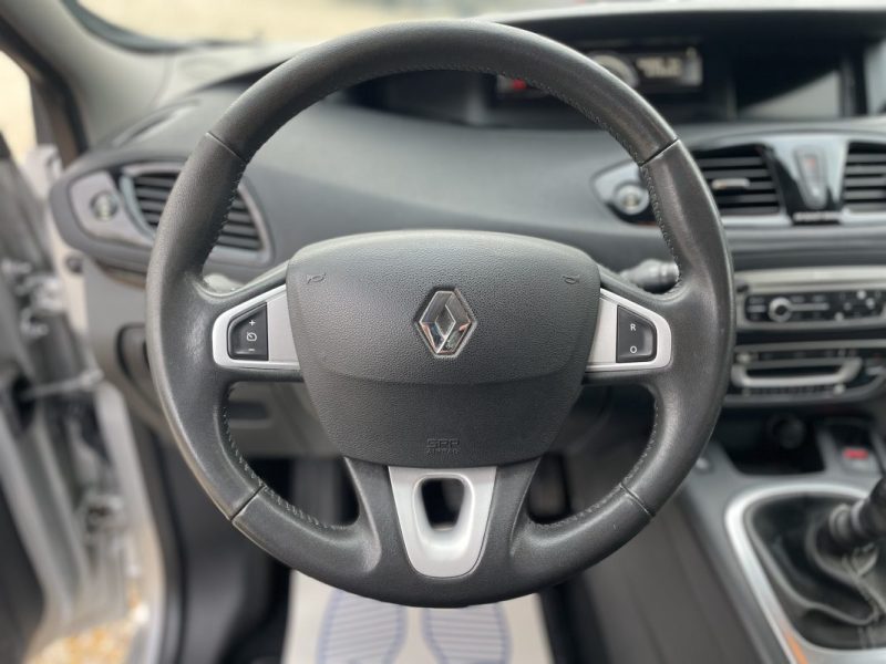 RENAULT SCENICIII 1.5 DCI 110CH FAP BOSE 2012