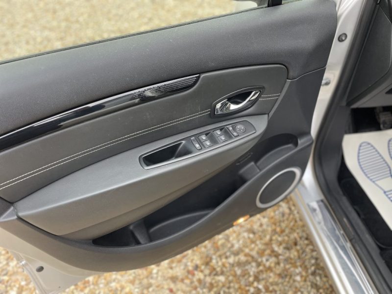 RENAULT SCENICIII 1.5 DCI 110CH FAP BOSE 2012