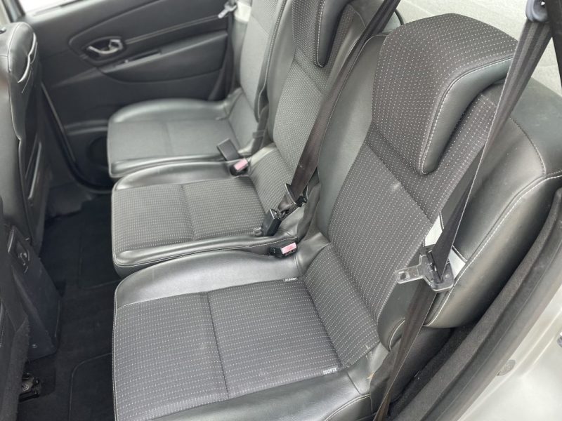 RENAULT SCENICIII 1.5 DCI 110CH FAP BOSE 2012