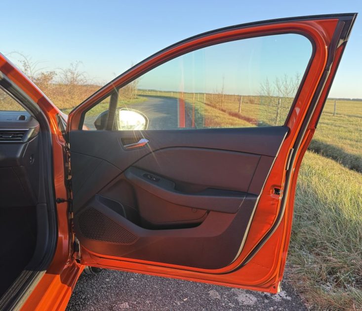 RENAULT CLIO V 1.0 TCE 100ch INTENS / Apple CarPlay / Feux LED 