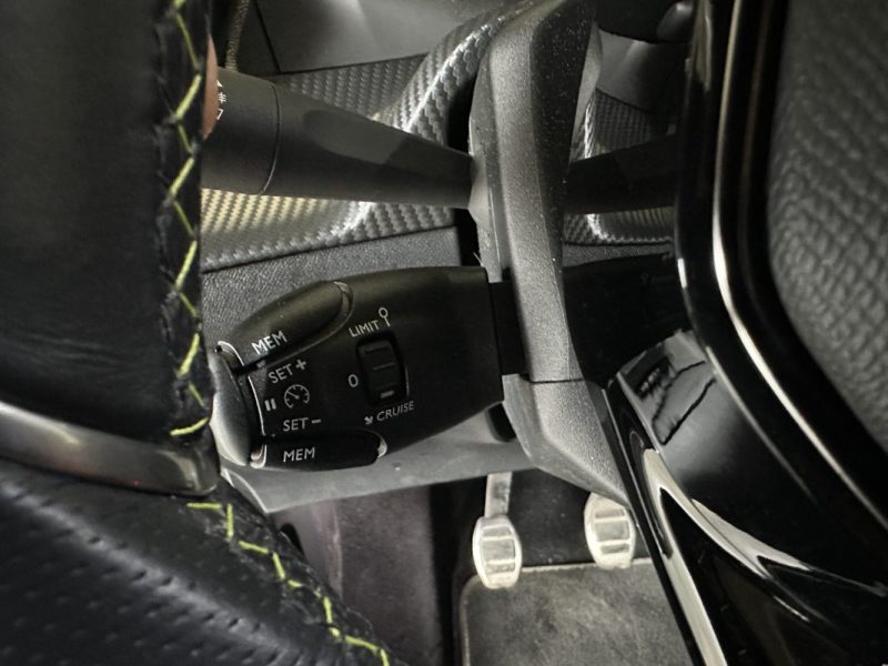 PEUGEOT 208 1.2 GT LINE / 1ER MAIN / CAR PLAY / CAMERA /2020