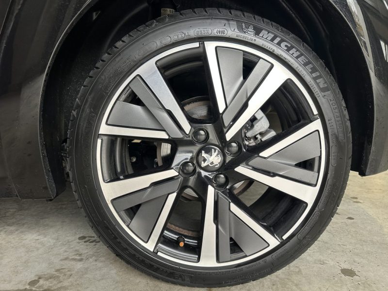 PEUGEOT 208 1.2 GT LINE / 1ER MAIN / CAR PLAY / CAMERA /2020