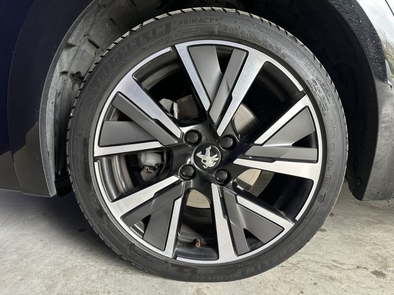 PEUGEOT 208 1.2 GT LINE / 1ER MAIN / CAR PLAY / CAMERA /2020