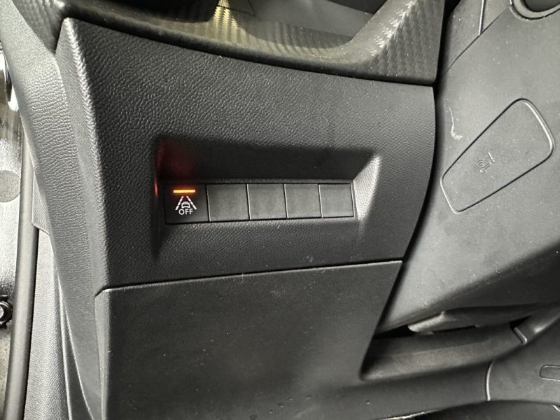 PEUGEOT 208 1.2 GT LINE / 1ER MAIN / CAR PLAY / CAMERA /2020