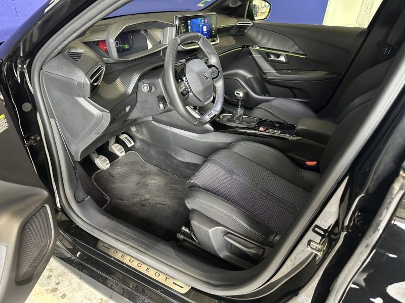 PEUGEOT 208 1.2 GT LINE / 1ER MAIN / CAR PLAY / CAMERA /2020