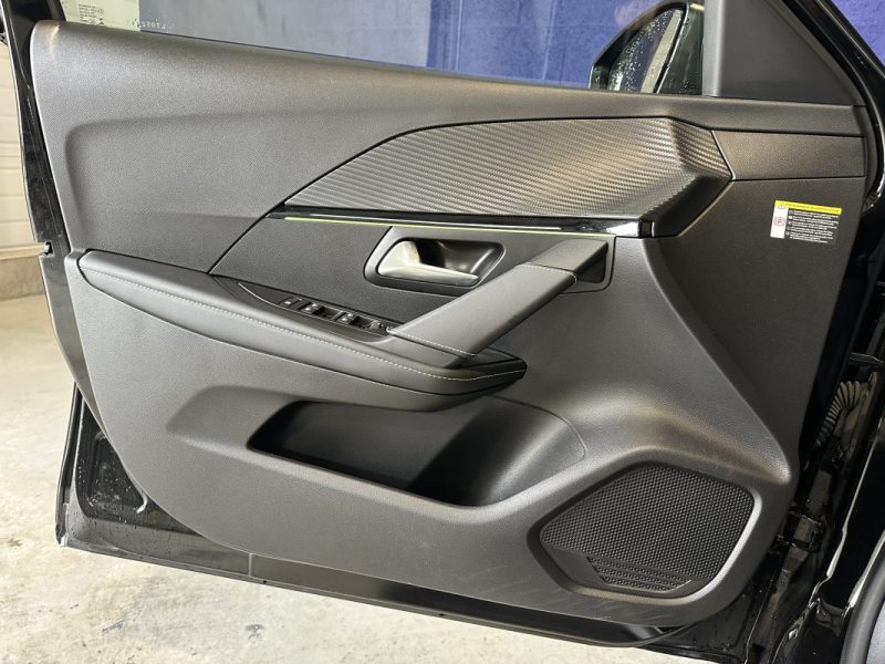 PEUGEOT 208 1.2 GT LINE / 1ER MAIN / CAR PLAY / CAMERA /2020