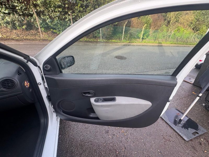 Renault Clio III Phase 1.2 16V 75ch Access