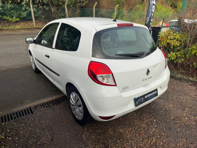 Renault Clio III Phase 1.2 16V 75ch Access