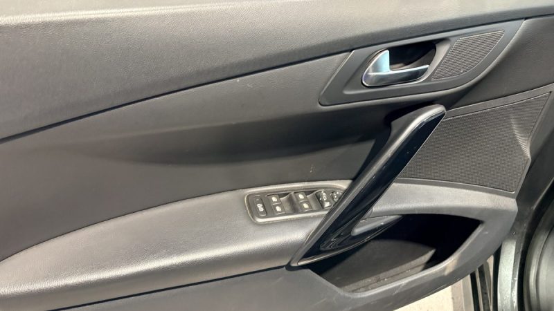 Peugeot 508  2.0 180ch FÉLINE EAT6 2014- Siege Cuir Chauffant -Toit panoramique - distribution ok  
