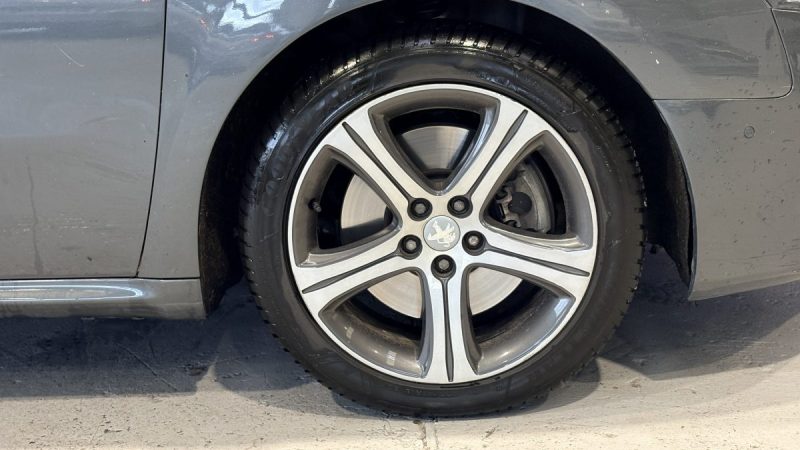Peugeot 508  2.0 180ch FÉLINE EAT6 2014- Siege Cuir Chauffant -Toit panoramique - distribution ok  
