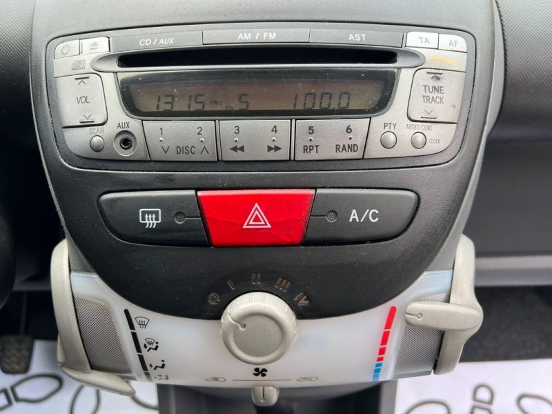 PEUGEOT 107 1.0e 12V 68CV URBAN 5P