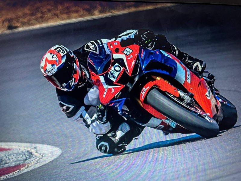 pneus  piste pirelli michelin bridgestone dunlops continental