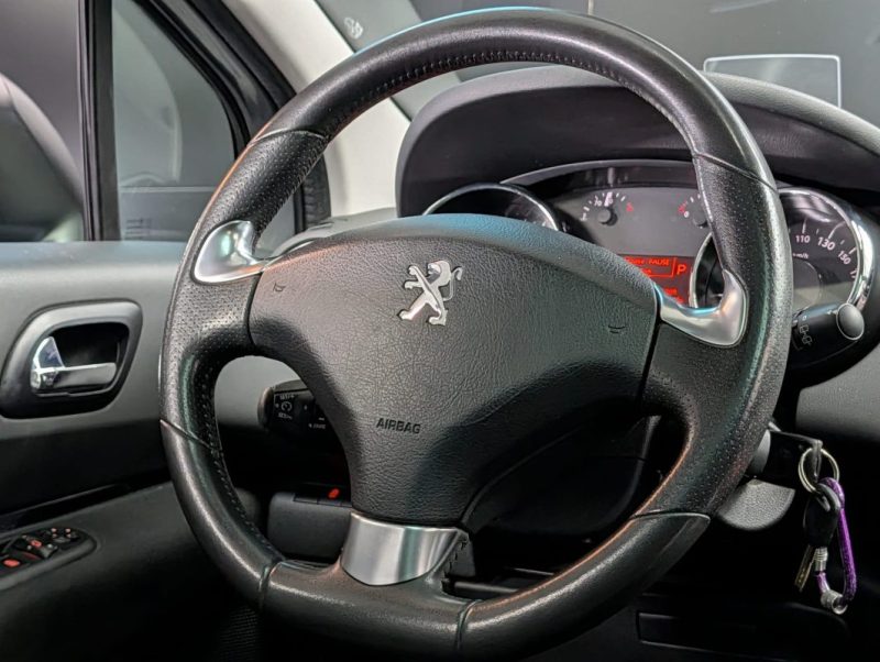 PEUGEOT 5008 1.6 THP 165 ALLURE