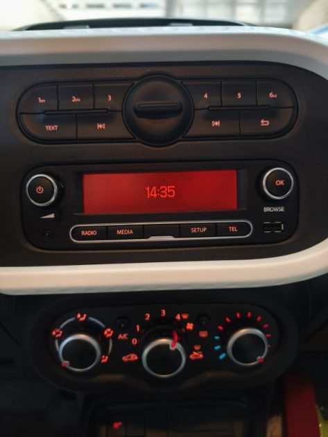 RENAULT TWINGO III 1.0 SCE 65CV FINITION TEAM RUGBY   