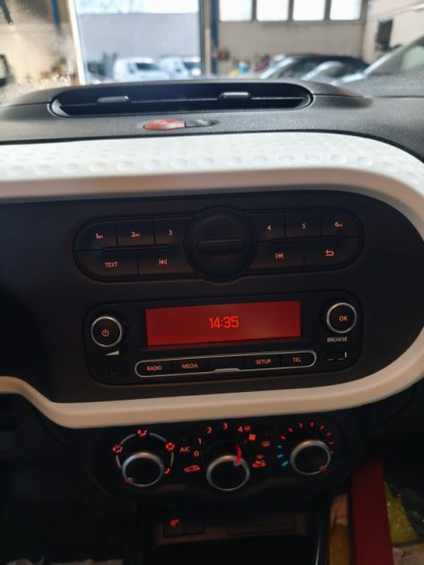 RENAULT TWINGO III 1.0 SCE 65CV FINITION TEAM RUGBY   