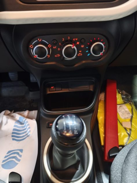 RENAULT TWINGO III 1.0 SCE 65CV FINITION TEAM RUGBY   