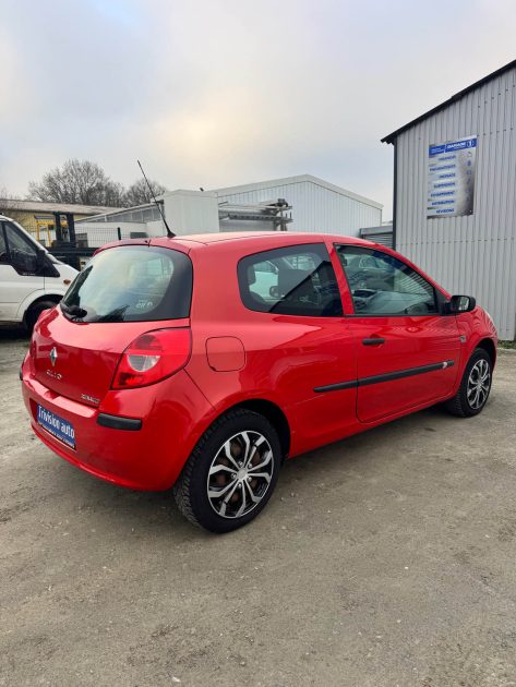 RENAULT CLIO 1.2 ESSENCE 75CH 2007
