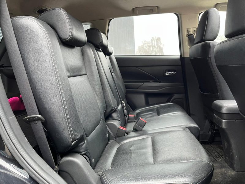 MITSUBISHI OUTLANDER 2.2 DI-D 150 INSTYLE 4WD BVA *** SIÉGE CHAUFFANT/ CAMÉRA DE RECULE ***