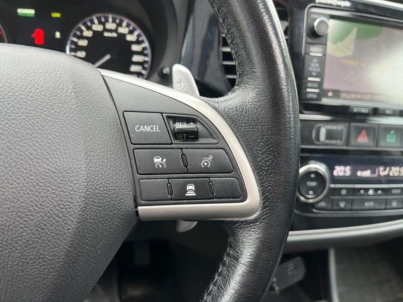 MITSUBISHI OUTLANDER 2.2 DI-D 150 INSTYLE 4WD BVA *** SIÉGE CHAUFFANT/ CAMÉRA DE RECULE ***