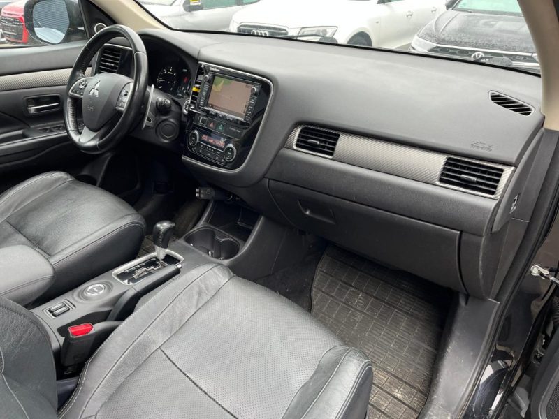 MITSUBISHI OUTLANDER 2.2 DI-D 150 INSTYLE 4WD BVA *** SIÉGE CHAUFFANT/ CAMÉRA DE RECULE ***