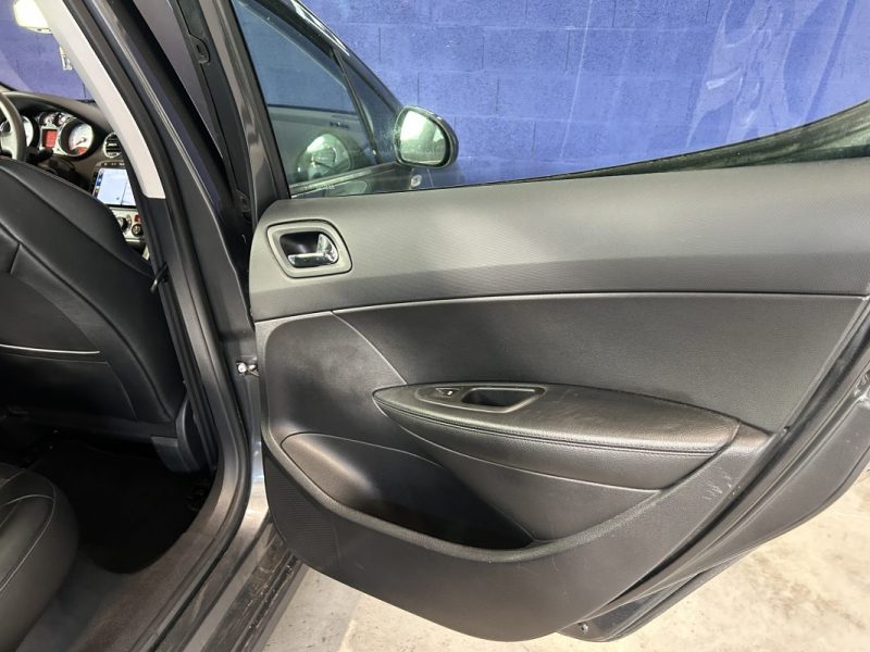 PEUGEOT 308 FELINE 150CV 2008 / 96 000KMS / CARPLAY / CAMERA DE RECUL / TOIT PANORAMIQUE